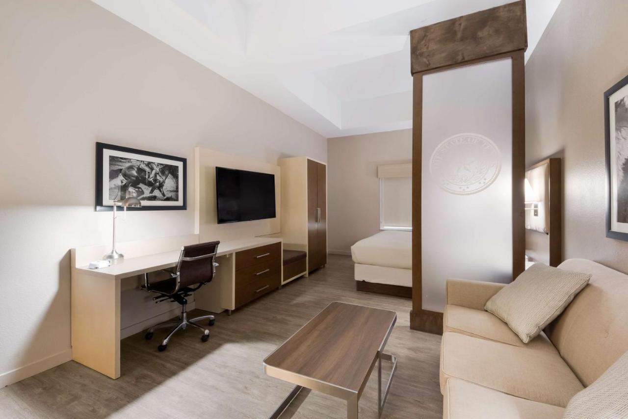 Best Western Bandera Suites & Saloon Buitenkant foto